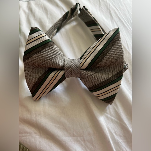 Men’s gray /green pattern adjustable bow tie - Picture 1 of 2